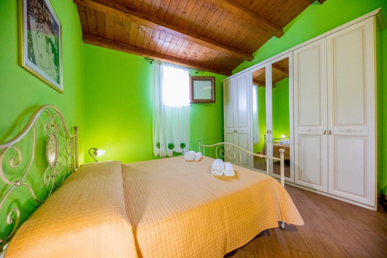 Green Hills House Чефалу Екстер'єр фото